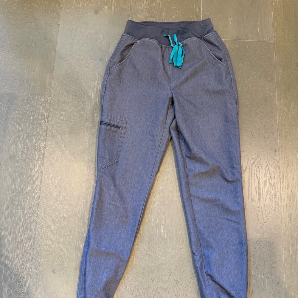 Figs high waisted Zamora scrub pant in graphite